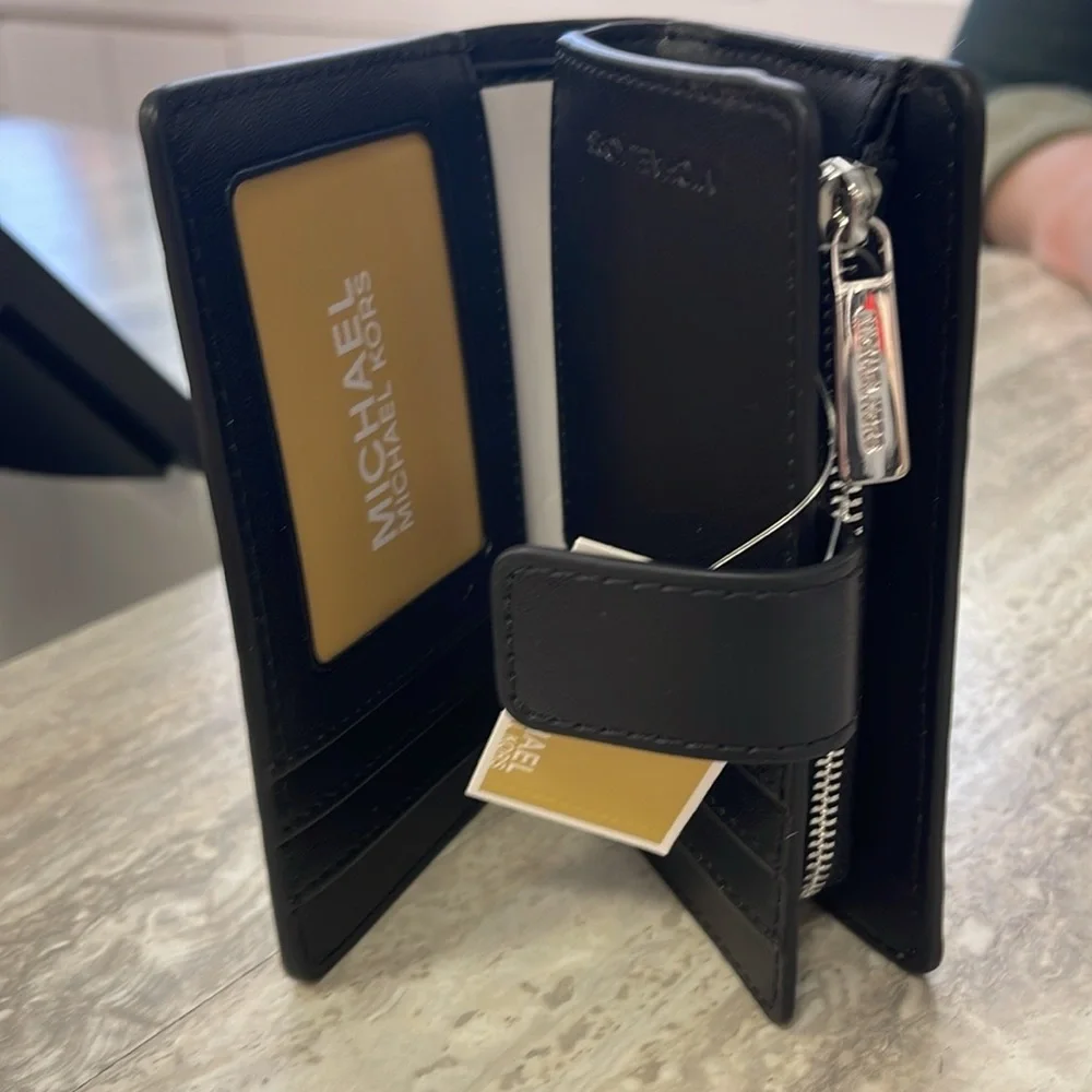 Michael Kors Jet Set Medium Floral Print Bi-Fold Wallet
Black 
NWT - Picture 7 of 16